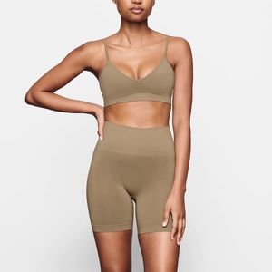 SKIMS Soft Smoothing Bralette Desert